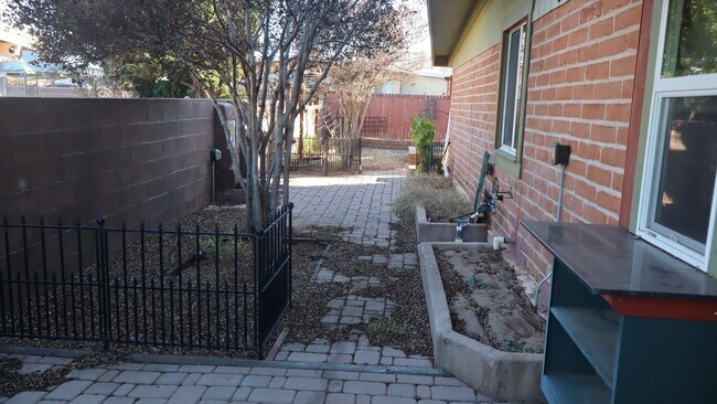 Building Photo - Spacious