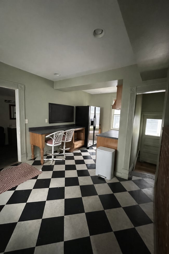 Building Photo - Amazing 4 Bed 2 Bath close to UWEC!