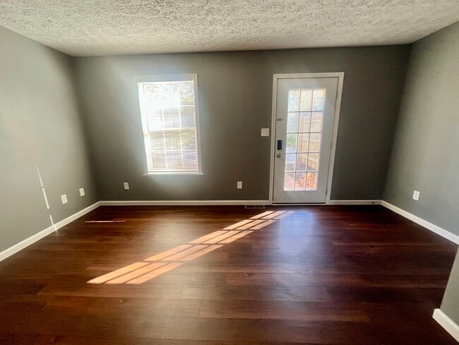 Building Photo - Thistlewood Lane