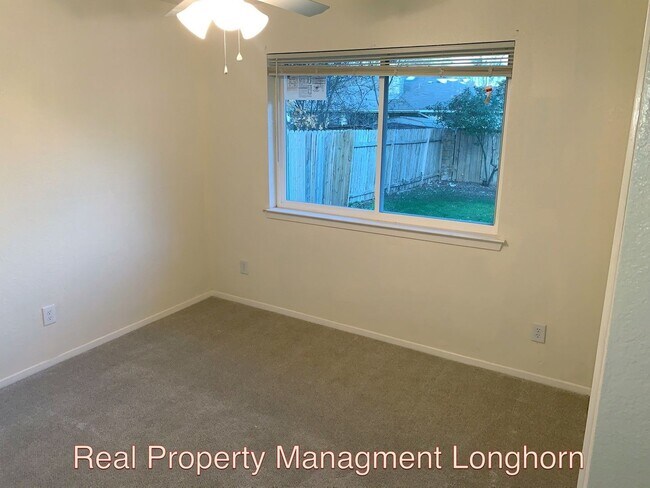 Building Photo - Beautifully Renovated 4/2 One story George...