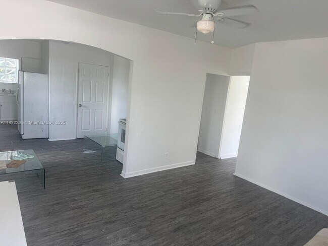 Primary Photo - 1111 N 22nd Ave