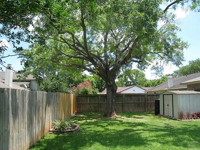 Building Photo - 3103 Sam Houston Dr