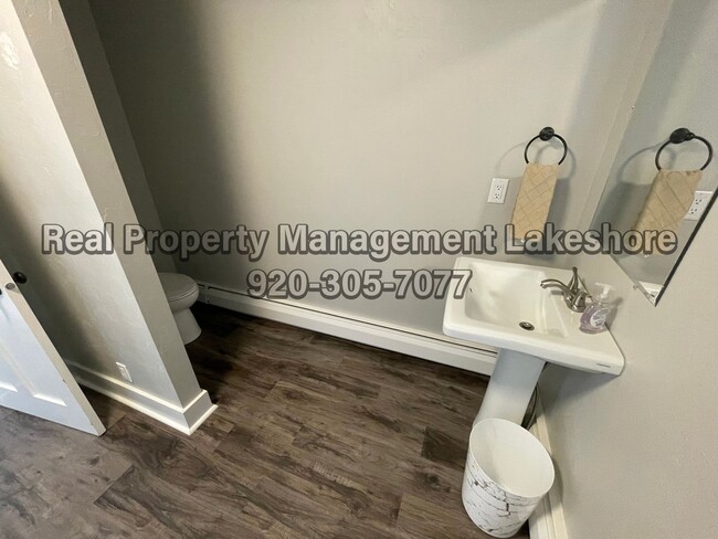 Building Photo - Fully Furnished House - Six or Twelve Mont...