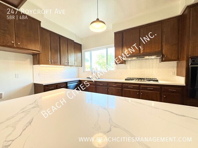 Building Photo - 247 Roycroft Ave