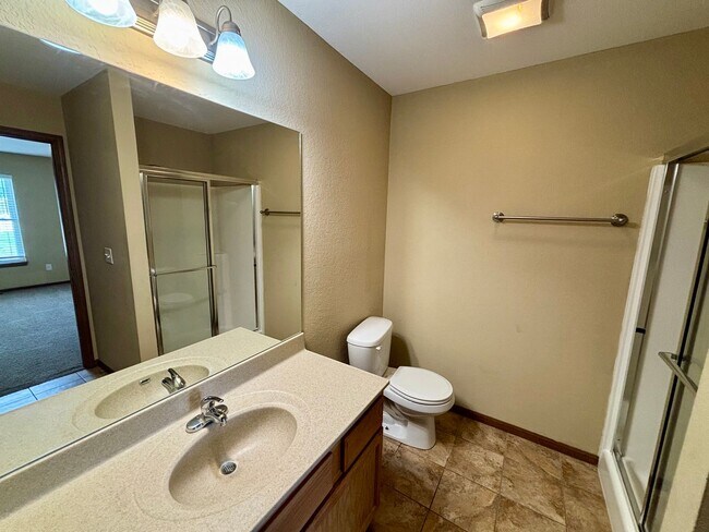 Building Photo - Live Comfortably on the East Side – Spacio...