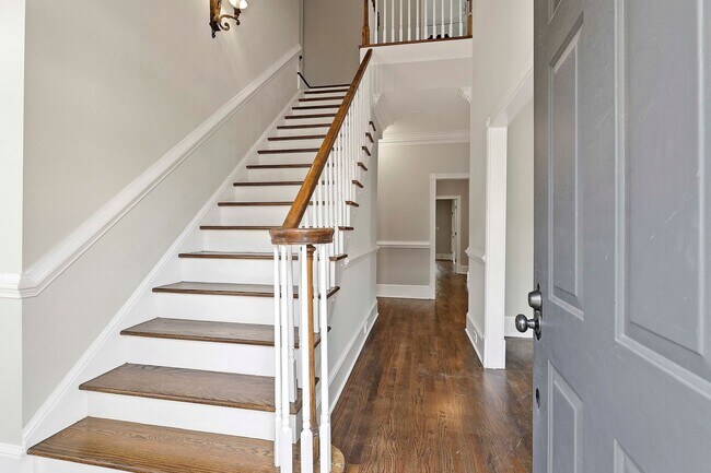 Building Photo - Charming 3BR Townhome with Elevator in the Heart of Fayetteville