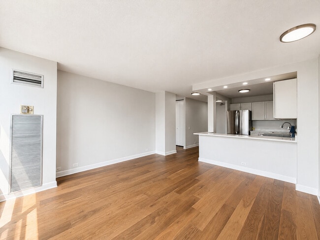 Building Photo - 405 N Wabash Ave