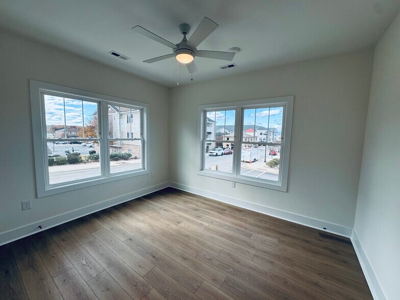 Building Photo - 419 Rotunda St