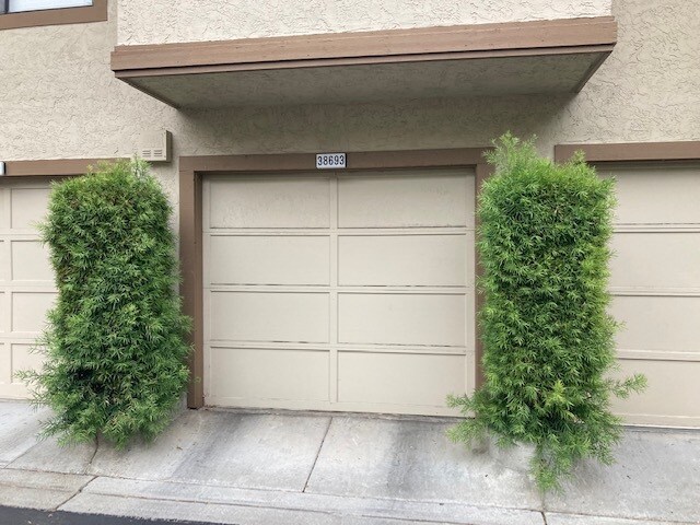 Building Photo - 38693 Huntington Cir