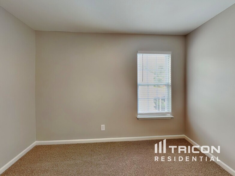 Building Photo - 3504 Whitworth Dr