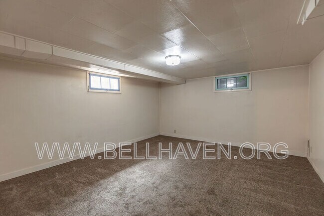 Building Photo - 5524 W Randolph Dr