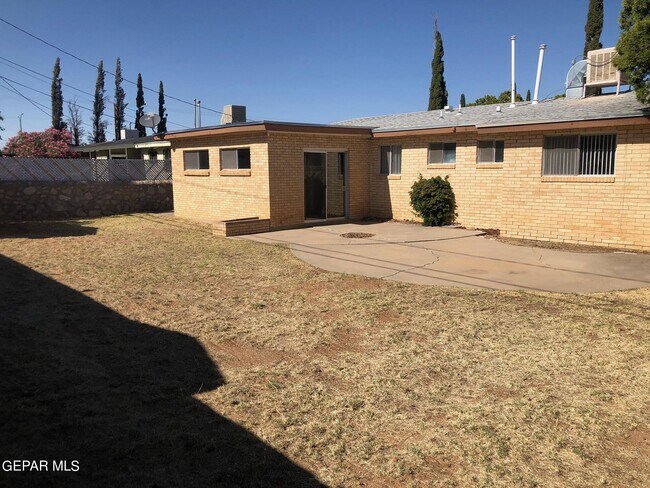 Building Photo - 10073 Kirwood St