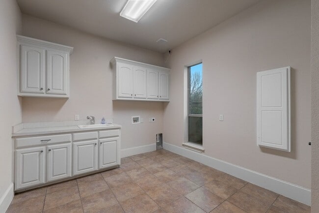 Building Photo - 109 Meadowlands Dr