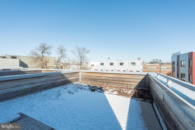 Building Photo - 439 Moyer St