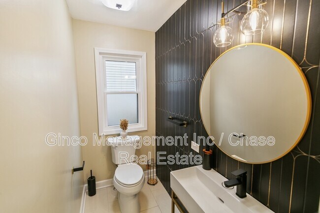 Building Photo - 635 E Prairie Ave