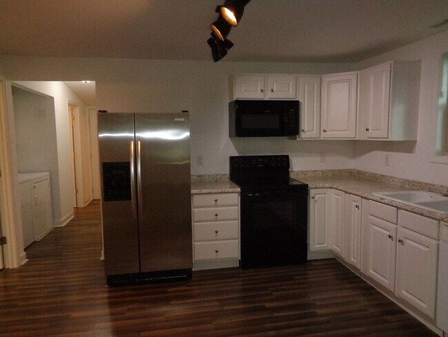 Building Photo - Kernersville Cottage for Rent