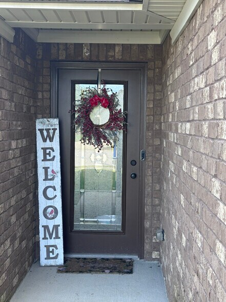 Primary Photo - 9704 Pebble Ct