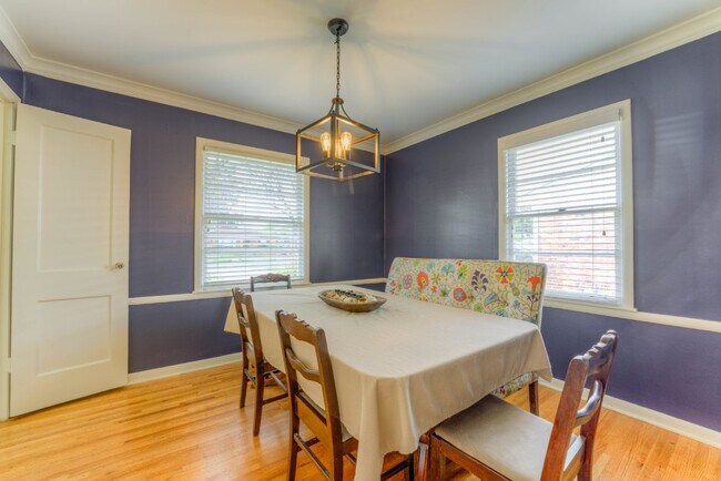 Building Photo - Colonial Acres East Memphis cutie! 3 bedrooms and tons of updates! Appliances included.