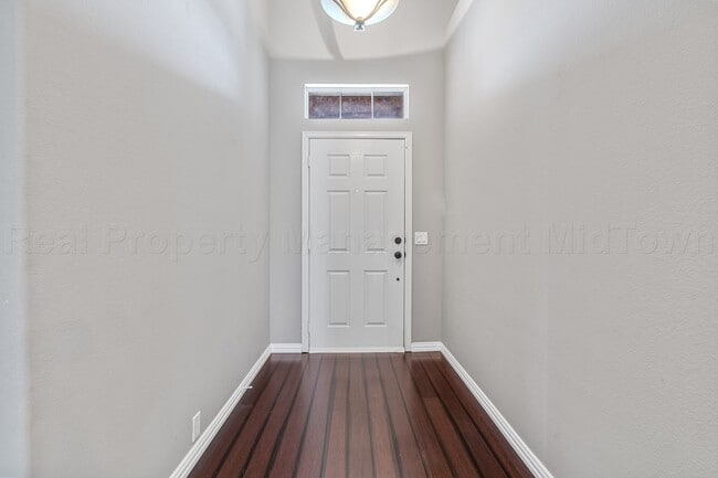 Building Photo - Stunning 1 story home in sought-after Mira...