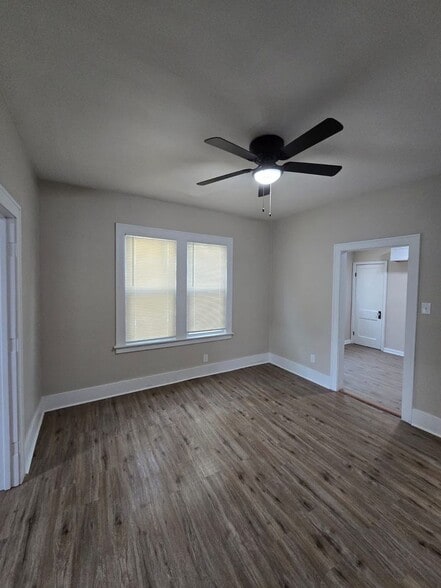 Building Photo - This beautifully updated 3-bedroom, 1-bath single-family home is ready for move-in!