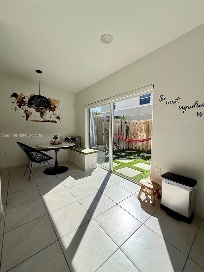 Building Photo - 487 NE 5th St