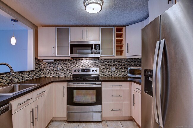 Building Photo - 28 Dutton Pl Way