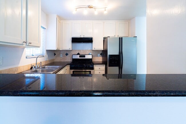Interior Photo - 404 W 4th St