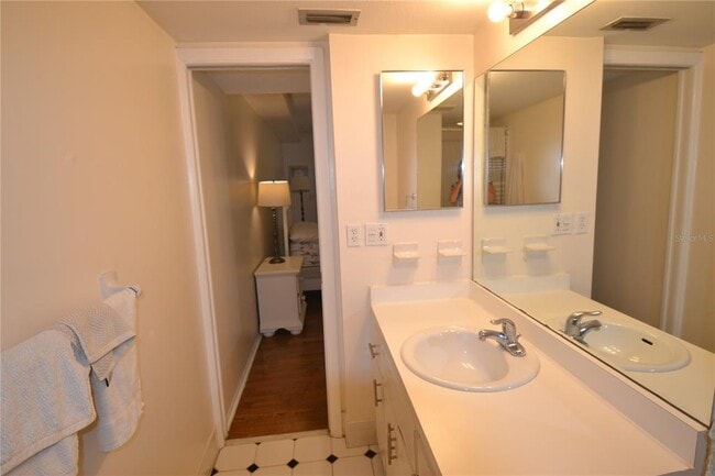 Building Photo - 123 Cypress Ct