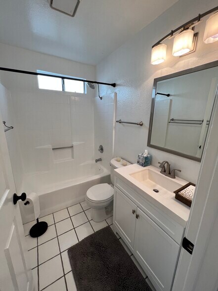 BATH - TUB AND SHOWER - 627 Coronado Ave