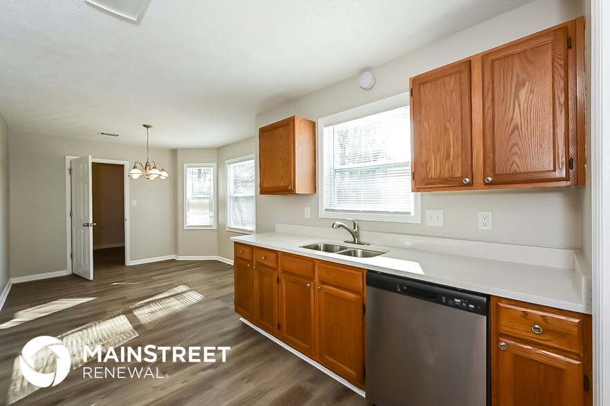 Building Photo - 561 Sunnyhill Dr