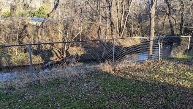 Building Photo - 2 bedroom 1 bath basement apartment with washer and dryer in Forest Hills, Cullowhee NC available...
