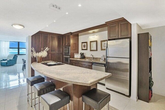 Building Photo - 5420 N Ocean Dr