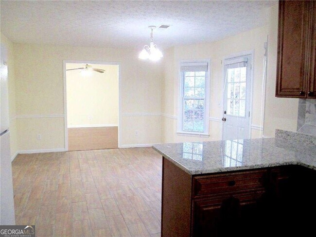 Building Photo - 3040 Oak Meadow Dr