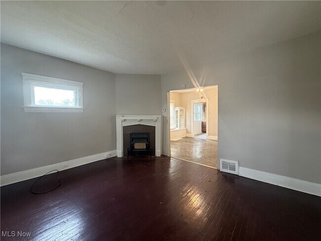 Building Photo - 1278 E 115th St