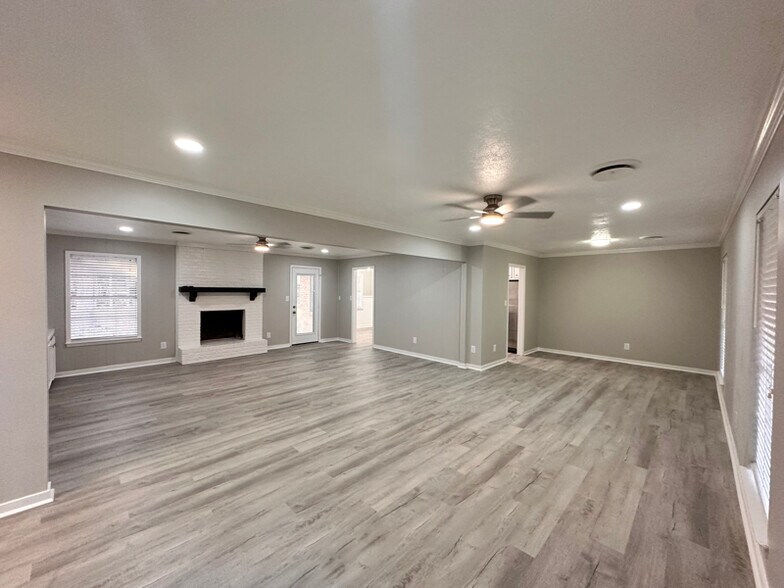 Primary Photo - 121 Fern Valley Rd