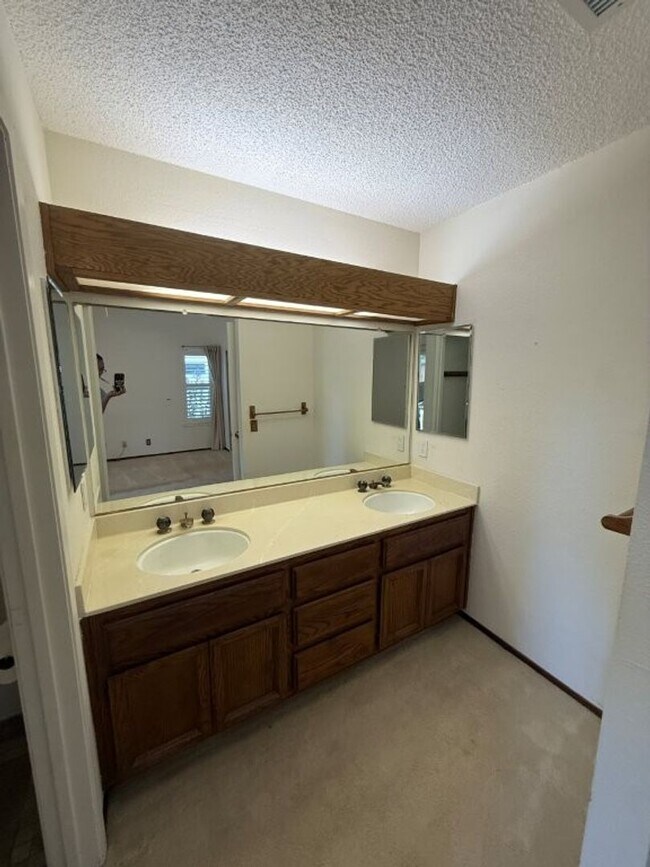 Building Photo - Modern 4 Bedroom One Story *Vacaville