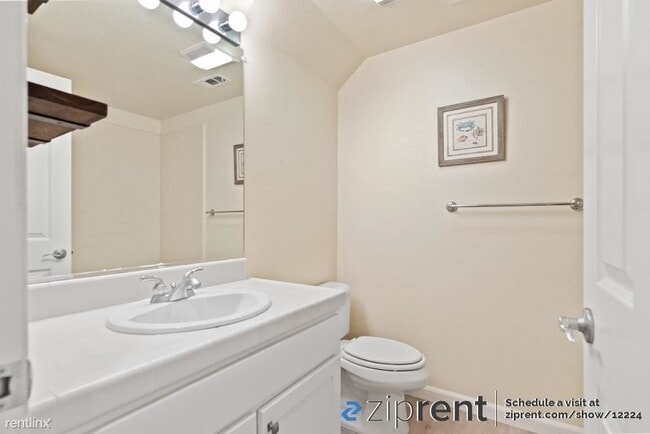 Building Photo - 3 br, 3.5 bath Townhome - 765 N 7th St, Sa...