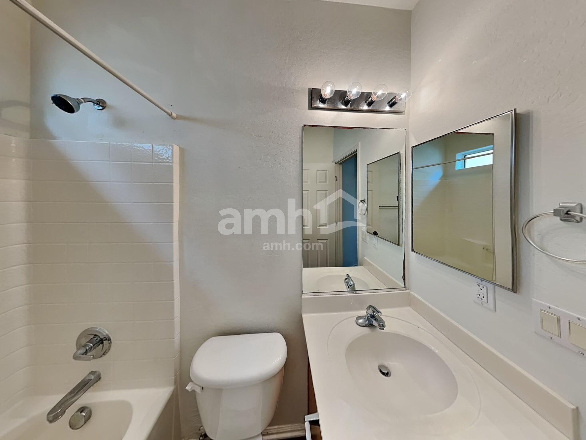 Building Photo - 1509 S 123rd Dr