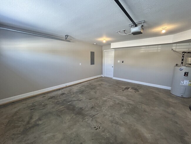 Building Photo - 518 Burgess CT