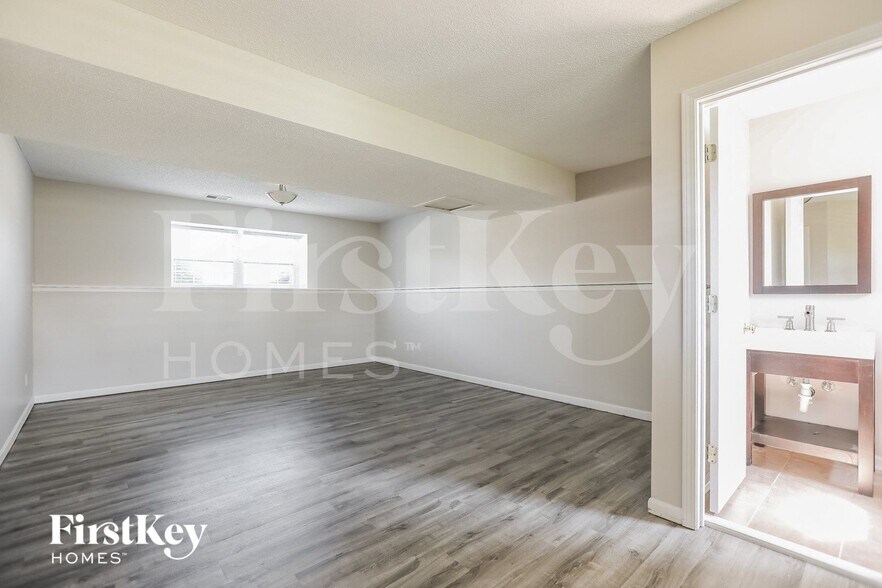 Building Photo - 1009 Peggy Dr