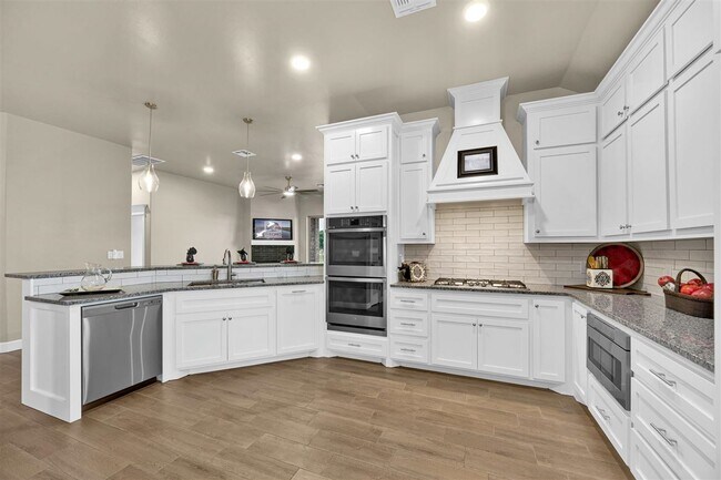 Building Photo - 2608 SW 68th St