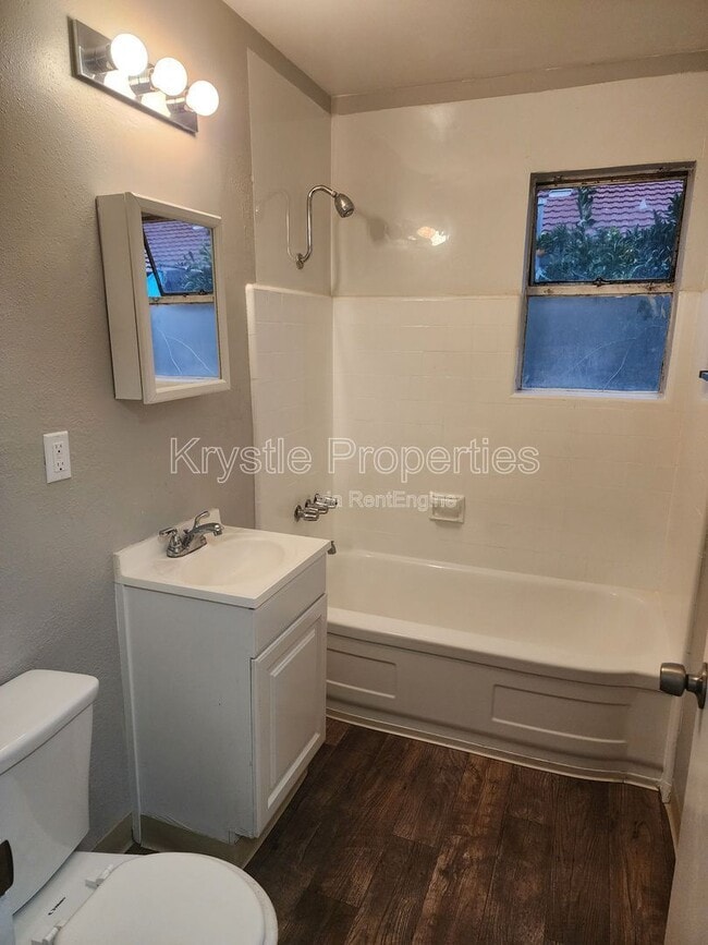 Building Photo - 2052 Red Robin Ln