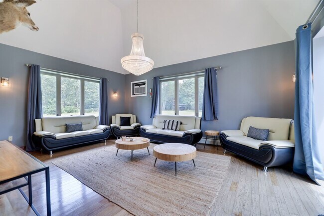 Building Photo - One of a kind Castle on the Hill for Rent! Minimum 1 month lease