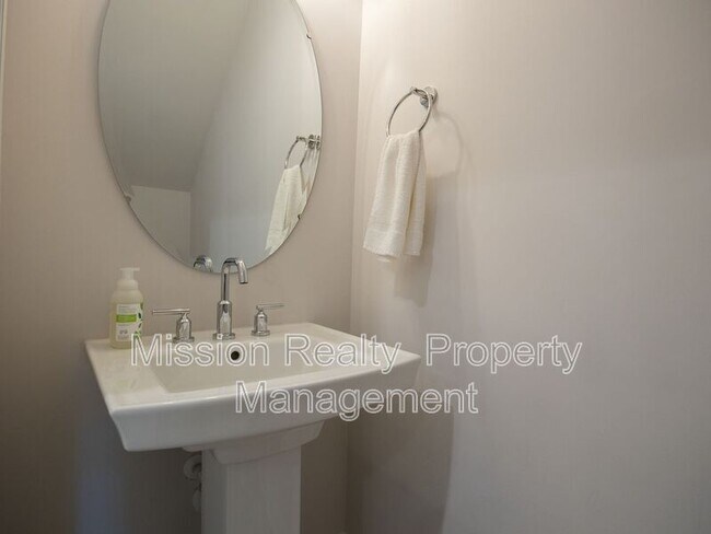 Building Photo - 1724 Old Brick Rd