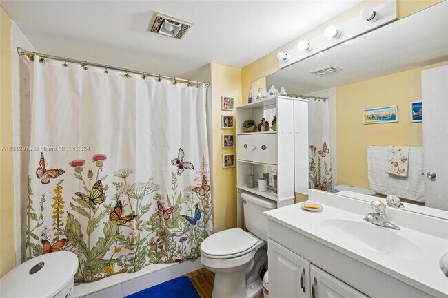 Building Photo - 900 SW 125th Way