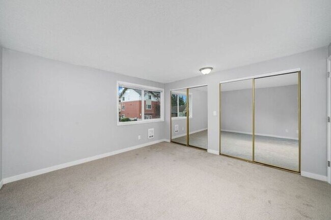 Building Photo - 2 bedroom unit. Pets OK! Lots of upgrades! Full size washer and dryer in every unit!!