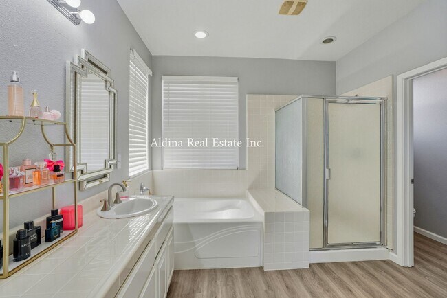 Building Photo - Monte Bella Community