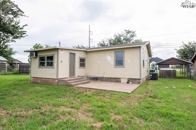 Building Photo - 1508 N Victoria Ave