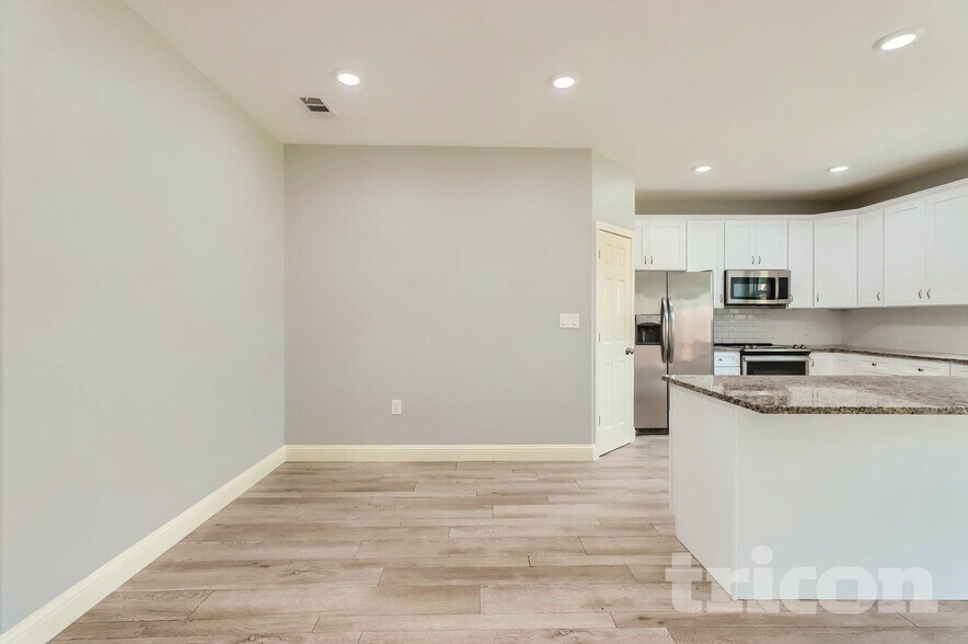 Building Photo - 5617 Kerry Ln