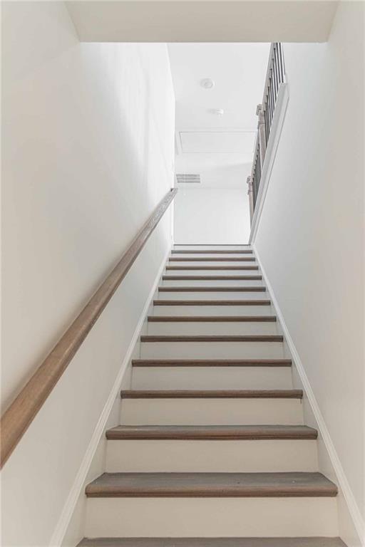 Building Photo - 3362 Skyland Dr
